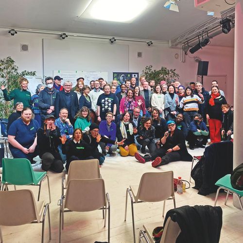 Bei Radio Orange hat jede:r die Möglichkeit mitzumachen. Diese Sprachen- und Perspektivenvielfalt fehlt in anderen Medien. / Foto: ORANGE 94.0 - das Freie Radio in WienJoseph Krpelan, www.derknopfdruecker.com